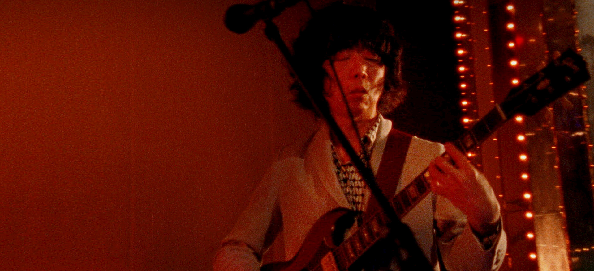 Watch Shintaro Sakamoto LIVE2022@Cabaret New Hakuba | Netflix